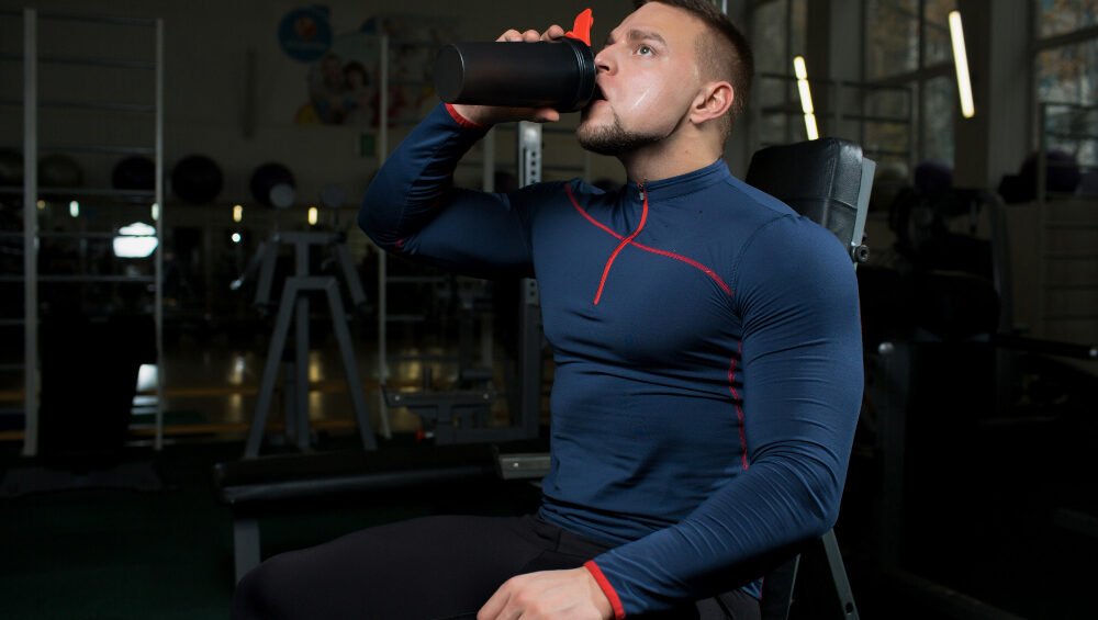 essential supplements for men 30 in the gym